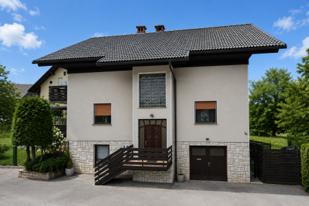 Škofja Loka Area – Spacious Family House with Beautiful Views and Large Garden in Gorenja Vas