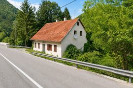 Croatia – House, Outbuilding and 5,264 m² of Building Land by the River