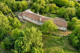 Karst – Exceptional Stone Estate with a Traditional Courtyard Surrounded by Nature